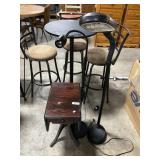 Side Table & 2 Lamps.