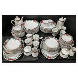 Christmas Tienshan Tea & Dinner Set, Serves 15.