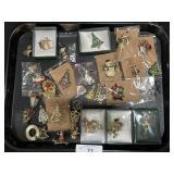 Costume Jewelry, Christmas Brooches & Pins.