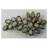 Beautiful Vintage 18KT Gold Opal & Diamond Brooch.