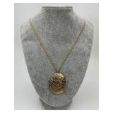 14KT Gold Scrolled Engraved Locket Necklace.