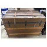 Vtg Steamer Style Trunk.