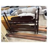 Vtg Mahogany Full Size Pineapple Post Bed Frame.