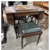 Vtg Singer Sewing Machine & Tiger Oak Table.