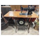 Vtg Singer Sewing Machine & Table.
