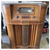 Vtg General Electric Floor Model Tubed Radio.