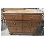 Vtg Mahogany Chest of Drawers.