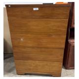 Mid Century Modern Mahogany Chest of Drawers.