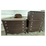 Vtg Dixie Bow Front Chest of Drawers & Dresser.