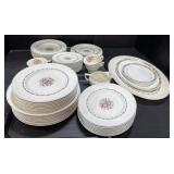 Wedgwood 'Evenlode' Dinnerware Set.