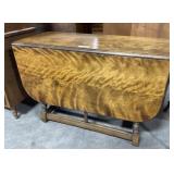 Beautiful Maple DropLeaf Gateleg Table.