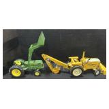 Ertl John Deere & International Harvester Tractors