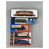 2 Train Locomotive, Box Cars.;