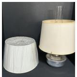 No. 21c Aladdin Lamp W/ Extra Lampshade.