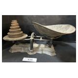 Reading Hardware Co Reading PA Balance Scale.