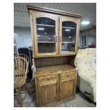 Early American Style Oak Hutch.
