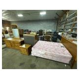 Broyhill Oak 4PC Bedroom Set.