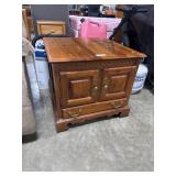 Traditional Style Pine End Table.
