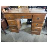 Traditional Style Writing Desk.