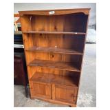 Traditional Pine Bookshelf.
