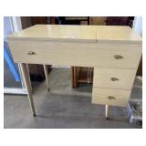 Vtg Mid Century Singer Sewing Table & Machine.