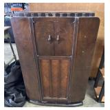Vtg 1930ï¿½s Art Deco GE M-107 Tube Radio.