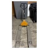 Multiton Pallet Jack.*