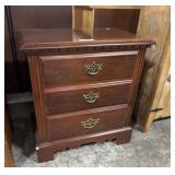Traditional Broyhill Nightstand.