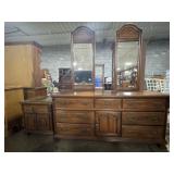 Traditional Style Sumpter Vanity & Night Stand.