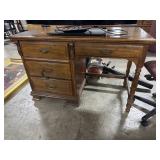Traditional Style Kneehole Desk.