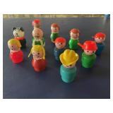 (10) 1970ï¿½s - Fisher Price Little People & 1 Dog