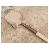 Round Point Shovel Solid Shank