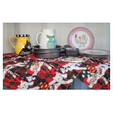 Kitchen Decor & Bakeware Lot...