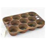 Rusty Cast Iron Popover / 11 cup Muffin Pan