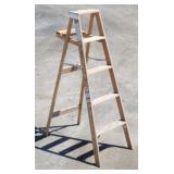 DAVIDSON 5 ft Wooden Step Ladder