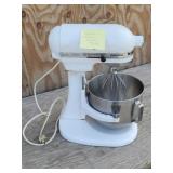 Kitchen Aid Heavy Duty Stand Mixer w / Bowl &