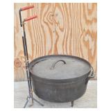 14" Dutch Oven w/ Lid Tool & Bag