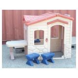 Little Tikes Picnic on the Patio Playhouse