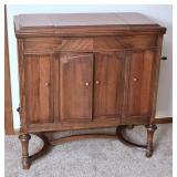 Hand Crank Antique Victrola Turn Table and Cabinet