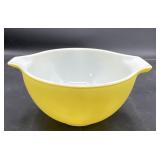 Pyrex small nesting bowl