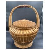 Basket with lid
