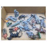 toy metal figurines damaged/plastic