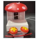 Hummingbird/bird feeder with camera