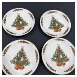 4 Christmas dinner plates