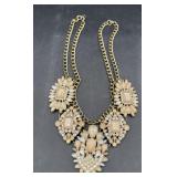 Costume jury necklace