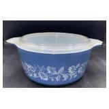 Pyrex 2.5 casserole with lid