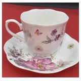 Fine porcelain teacup/saucer