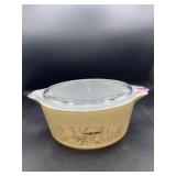 Pyrex 2.5 casserole dish with lid