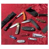 Large amount of pocket knives