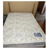 Full-size bed mattress/boxspring clean